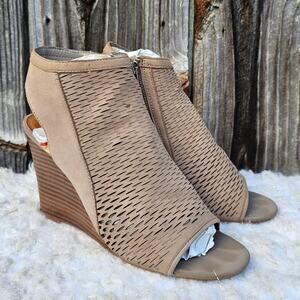 Perforated Wedges Open Toe Bootie Sandals Steve Madden Winny Size 9 Tan Leather